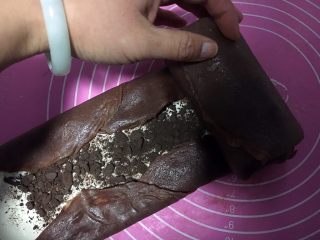 22、奥利奥可可毛巾卷,再从头慢慢卷起来