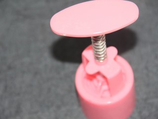 16、紫薯红豆糕,准备模具，我用的是50g的月饼模具