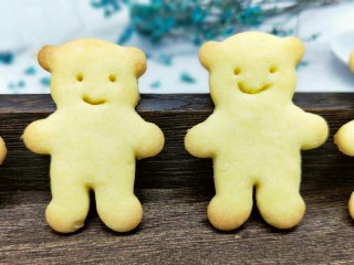 14、#感恩节食谱#嘻笑的熊宝宝饼干,近看,笑脸相迎,喜气洋洋。