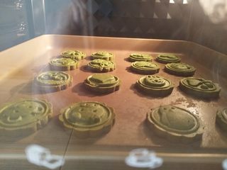 11、抹茶小饼干,可以清晰的观察烘烤的状态