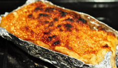 12、广式脆皮烧肉,烤箱预热240摄氏度，用grill档（只有上火），烤25～35分钟至颜色金黄（有部分部位会有点焦）