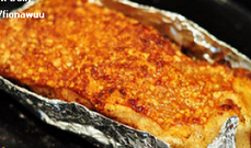 14、广式脆皮烧肉,最后稍微放凉至不烫手的时候就可以切块装盘，配上喜欢的酱汁即可