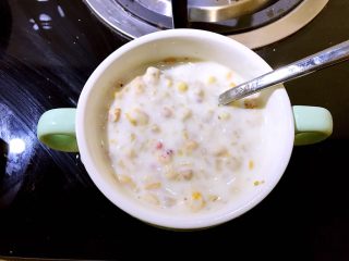 15、多味早餐香蕉派,搅拌成更浓稠的糊状