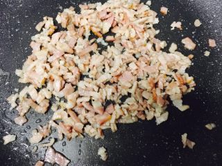 10、土豆沙拉包,煎致出油变金黄捞起放凉