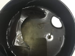 7、芒果慕斯,3片吉利丁放冰水泡软。