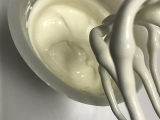 11、芒果慕斯,打发到稍稍有纹路，大概5,6分吧。