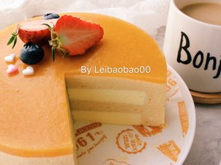 17、芒果慕斯,蛋糕底的，一层蛋糕，一层慕斯，一层蛋糕，一层慕斯这样。