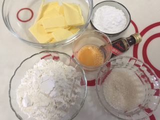 1、原味曲奇（比美蓝罐）,准备好材料