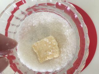 12、原味曲奇（比美蓝罐）,170度预热烤箱，切好的曲奇胚滚一下粗砂糖