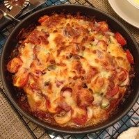 6、薄皮番茄什锦披萨,烤箱预热250度，中下层，20分钟即可。