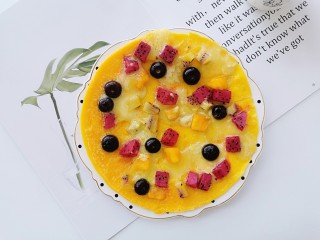 9、简单版水果披萨,装盘，切块开吃！