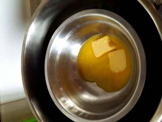 3、土豆泥双拼披萨,黄油隔水化开