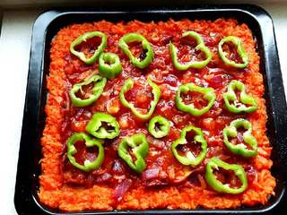 5、土豆泥双拼披萨,土豆泥上没番茄沙司，放青椒圈洋葱圈。