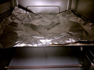 15、清凉西瓜曲奇饼干,过5分钟用锡纸覆盖，避免上色