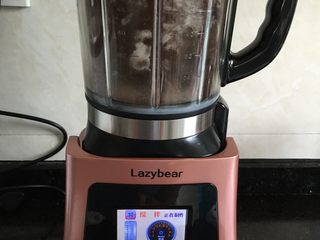 5、奥利奥芒果雪媚娘,5.开始搅打;