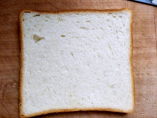 4、#花样土司#＋土司缤纷蛋披萨,土司准备好