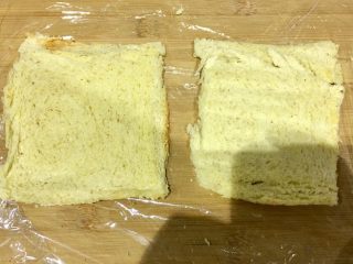 4、快手早餐 | 酸奶香蕉吐司卷,好啦，擀的有点狠…????