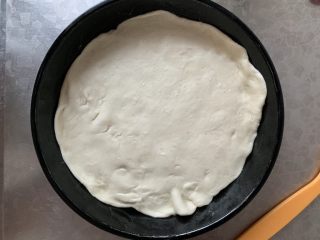 5、猪五花肉#花边披萨#,放