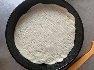 6、猪五花肉#花边披萨#,扎眼