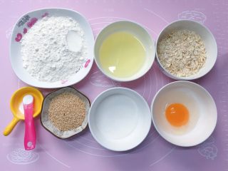 1、香酥炉果,准备好所需食材。