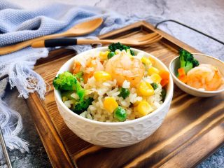 10、美味早餐 鲜虾什锦炒饭,成品图。