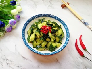 11、拍黄瓜,酸辣爽口。