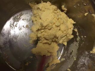 10、扁桃仁一口酥,翻拌均匀后的状态