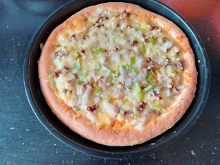 23、自制披萨,烤好的披萨。