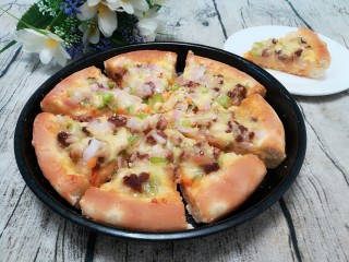 24、自制披萨,切成8等份摆拍一下。