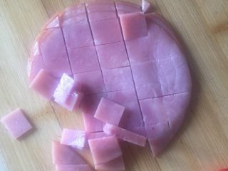 5、水果披萨,火腿片切成小片