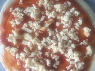 7、水果披萨,撒上奶酪碎