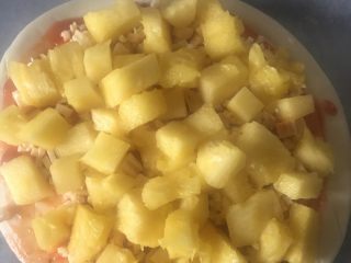 8、水果披萨,加上菠萝块