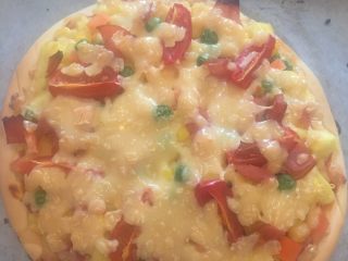 14、水果披萨,时间到，如果觉得还不够可以在加几分钟，出炉切块即可，比餐厅的好吃呦