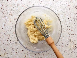 4、香酥脆燕麦饼干,拌至无干粉状态；