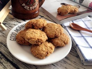 10、香酥脆燕麦饼干,烤到表面金黄色即可；