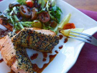 13、芝麻香煎三文鱼,成品图