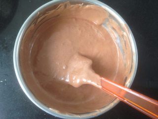 4、巧克力舒芙蕾,翻拌均匀待用