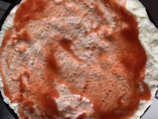 8、培根火腿披萨,抹番茄沙司