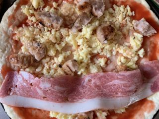 12、培根火腿披萨,放培根