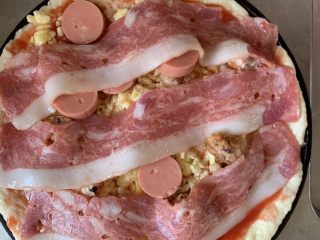 18、培根火腿披萨,铺平