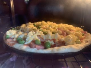 23、培根火腿披萨,预热烤箱