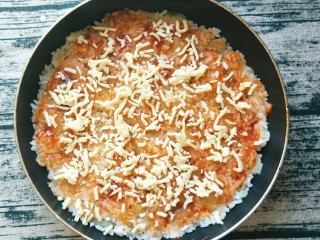 9、平底锅披萨(土豆米饭),撒上马苏里拉，撒多少凭个人喜爱。