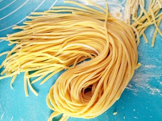 11、花样面条+塔佳琳肉丸面,意大利面完成，因为面团较硬面条都不黏连。