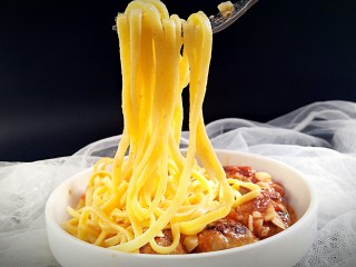 23、花样面条+塔佳琳肉丸面,出锅的意面配上肉丸和汤汁就可以了。