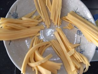 14、早餐香葱芝士肠子包,5片芝士片分别芝士片切成丝