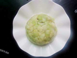 8、油泼酸辣茄子,倒扣在盘子里面