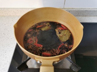 12、五香鹌鹑蛋,小火煮开5～6分钟