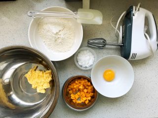 1、芒果曲奇,所需材料用厨房秤称量好备用;