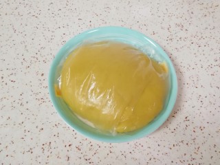 8、俄式提拉米苏,装入保鲜袋放冰箱冷藏半个小时。