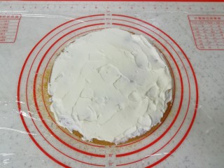 22、俄式提拉米苏,接下来做第二层，抹上奶油。